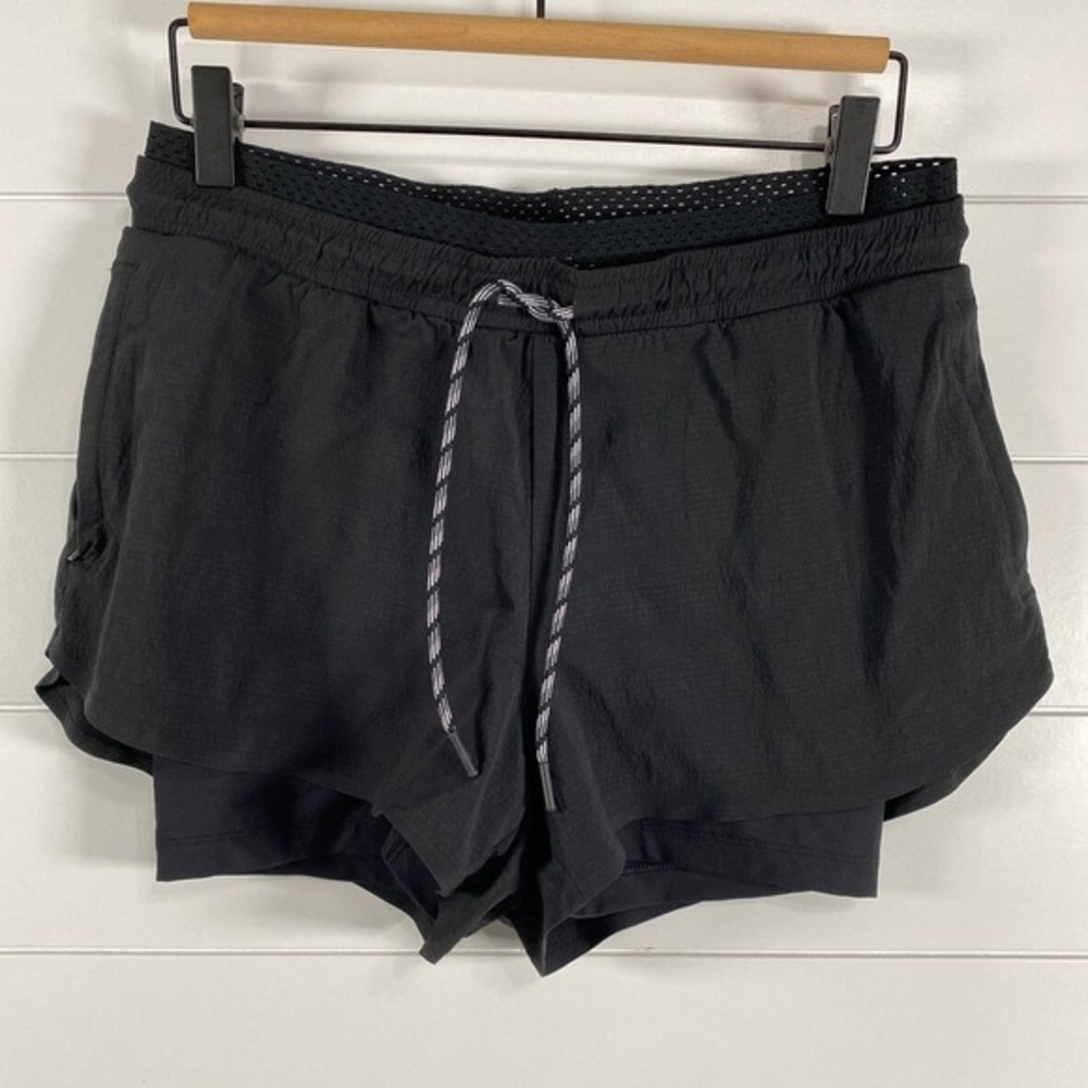 Athleta Womens 2 in‎ 1 Crest Shortie Shorts 6 Black Liner Drawstring Activewear